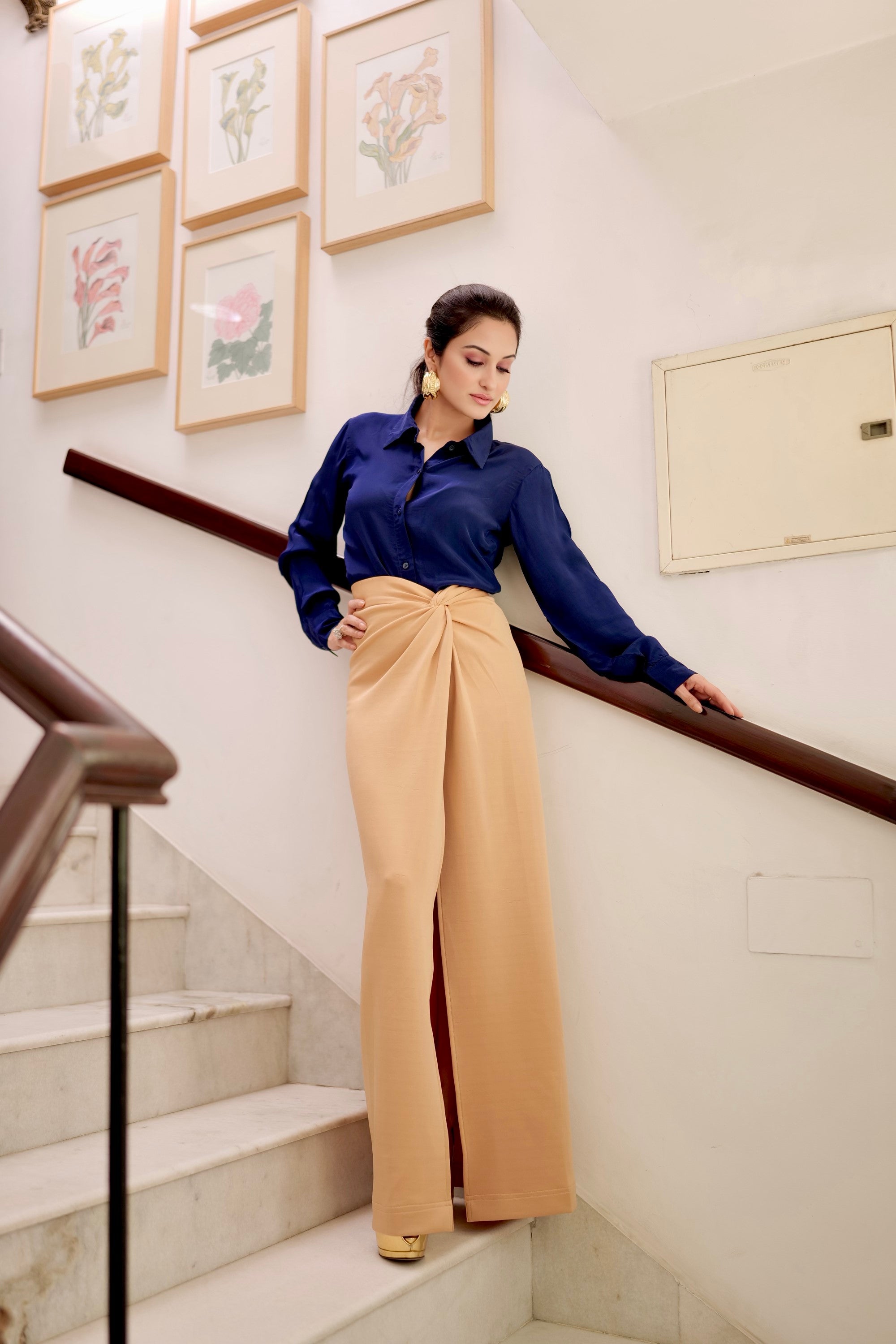 beige block knotted skirt with blue shirt