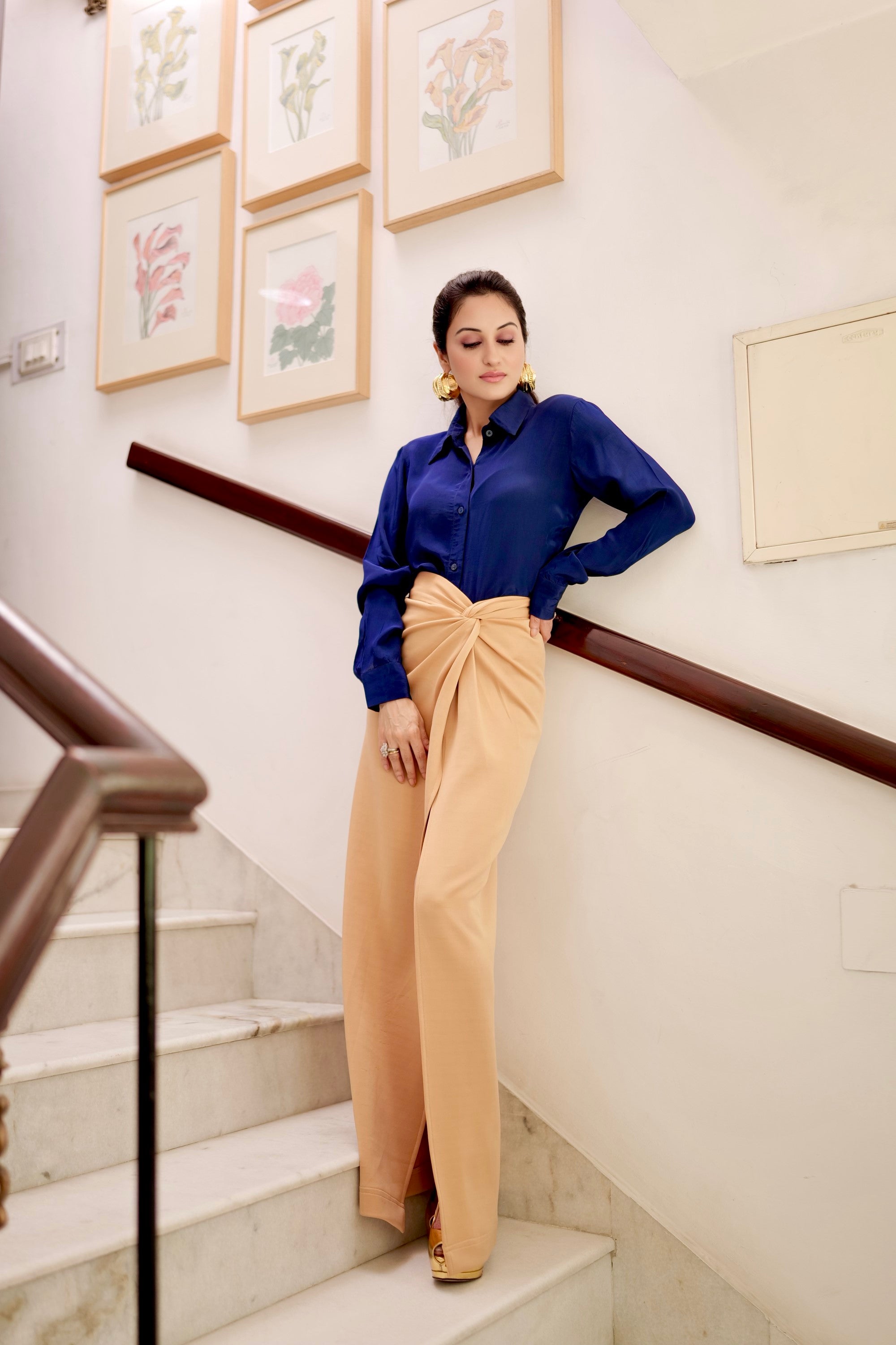 beige block knotted skirt with blue shirt