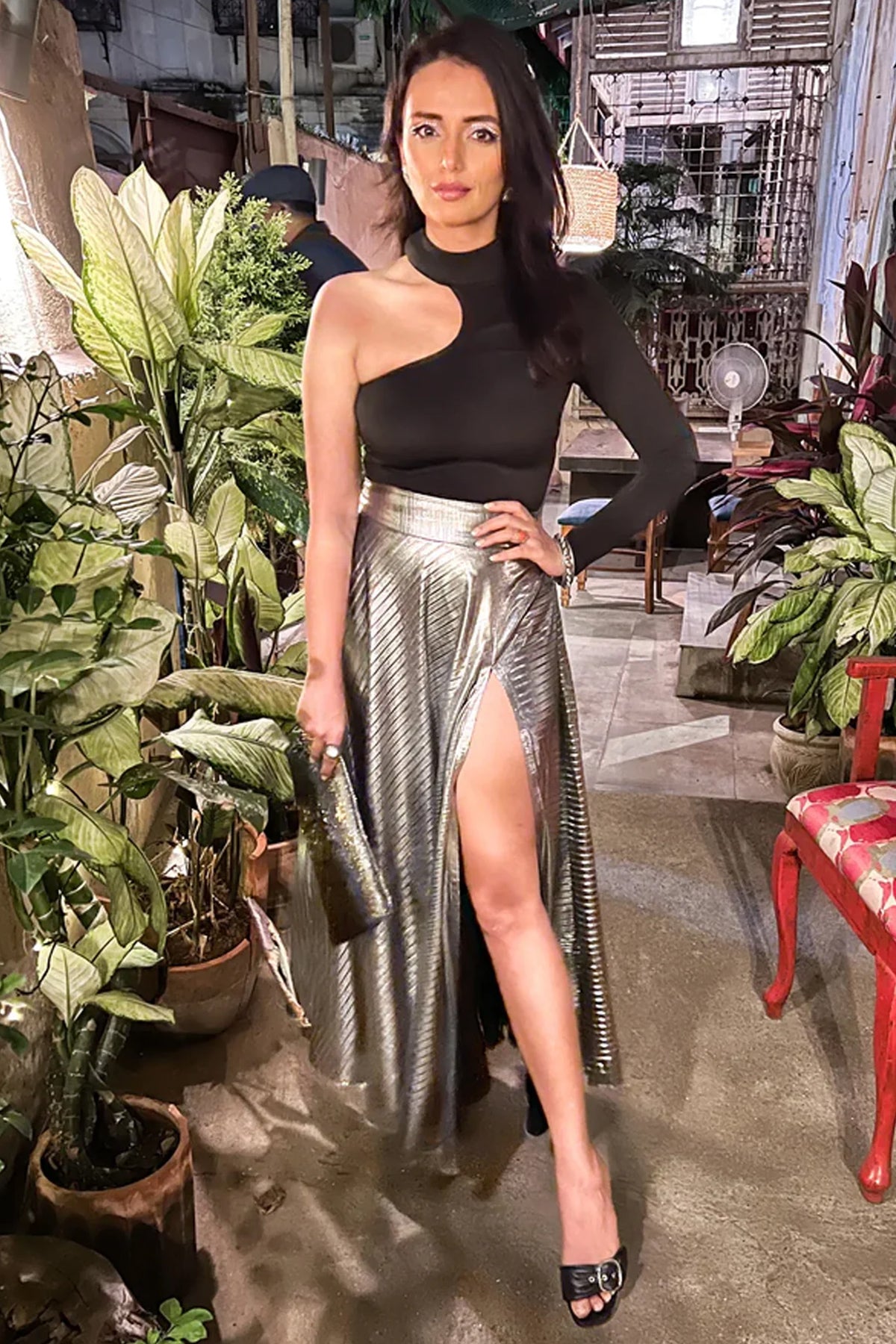 Pleated mettalic slit skirt