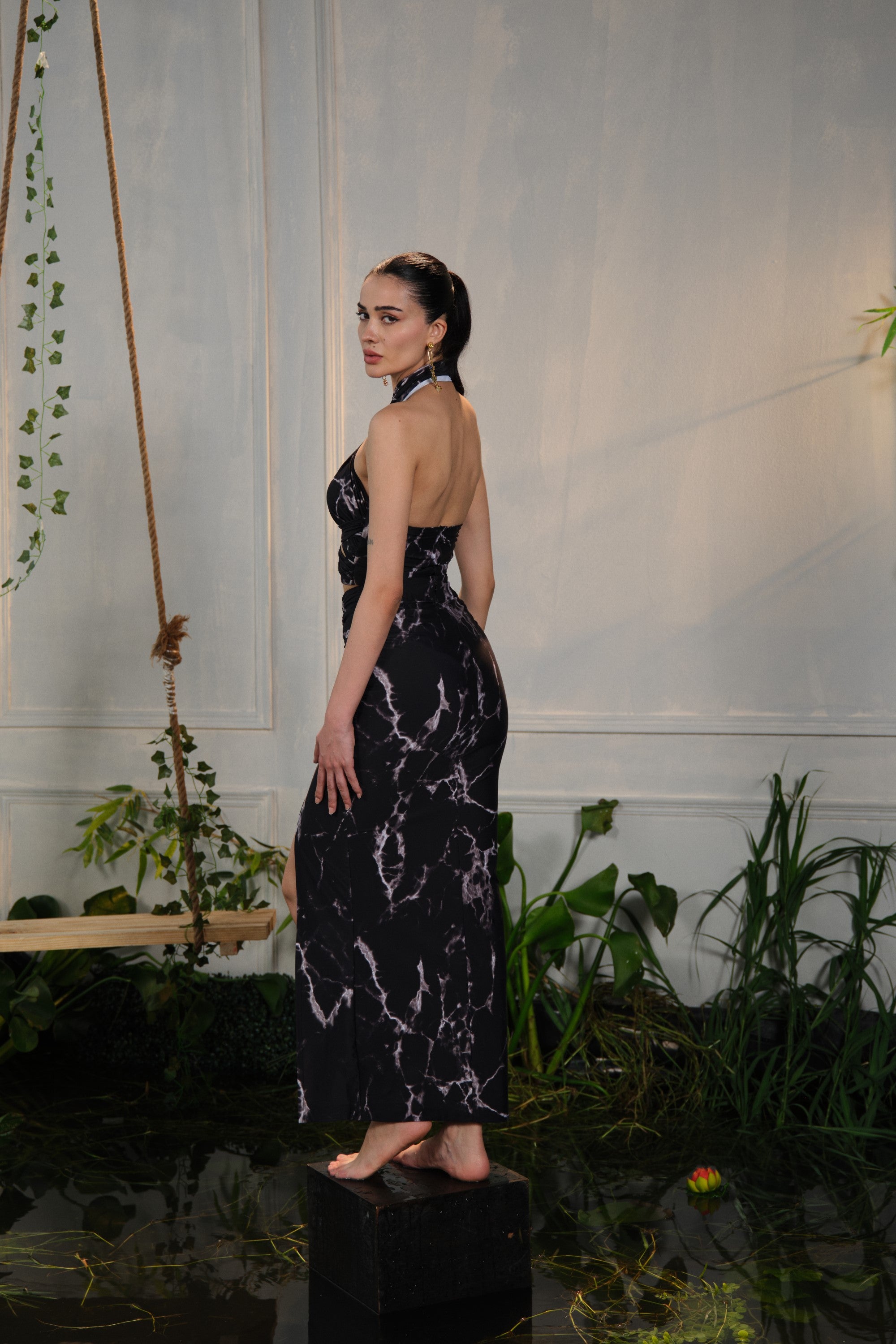 marbe-texture gathered slit skirt with cross kat top