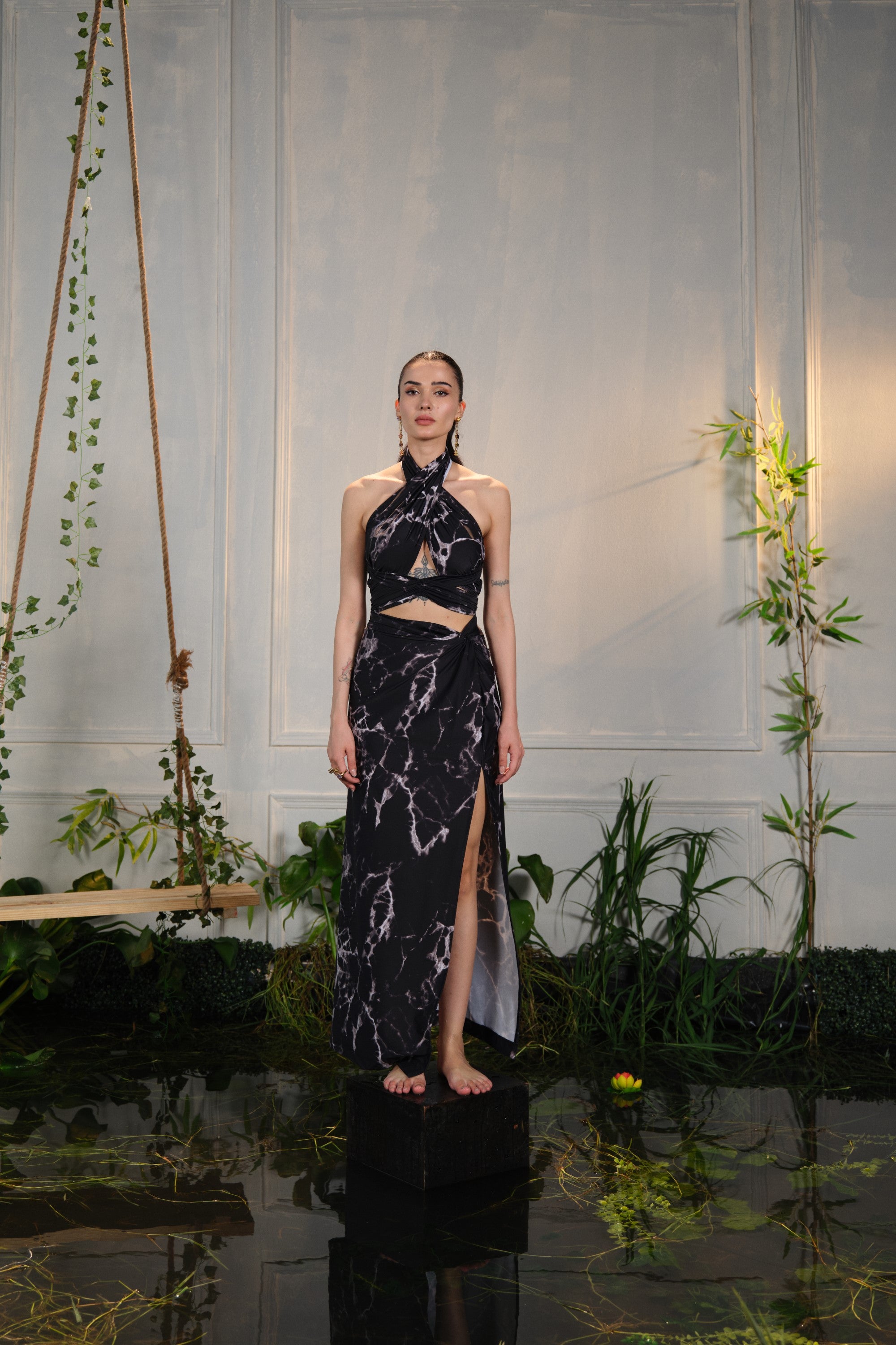 marbe-texture knotted  slit skirt with cross kat top