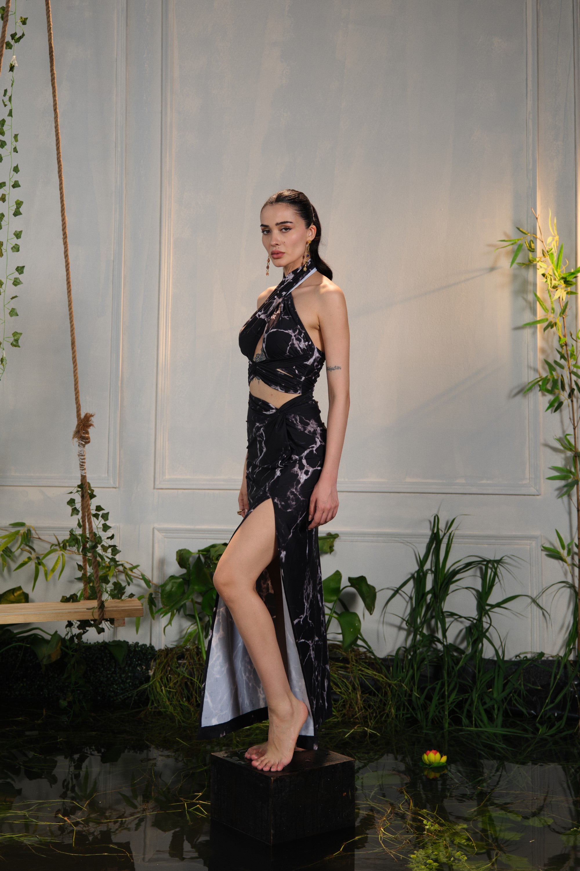 marbe-texture knotted  slit skirt with cross kat top