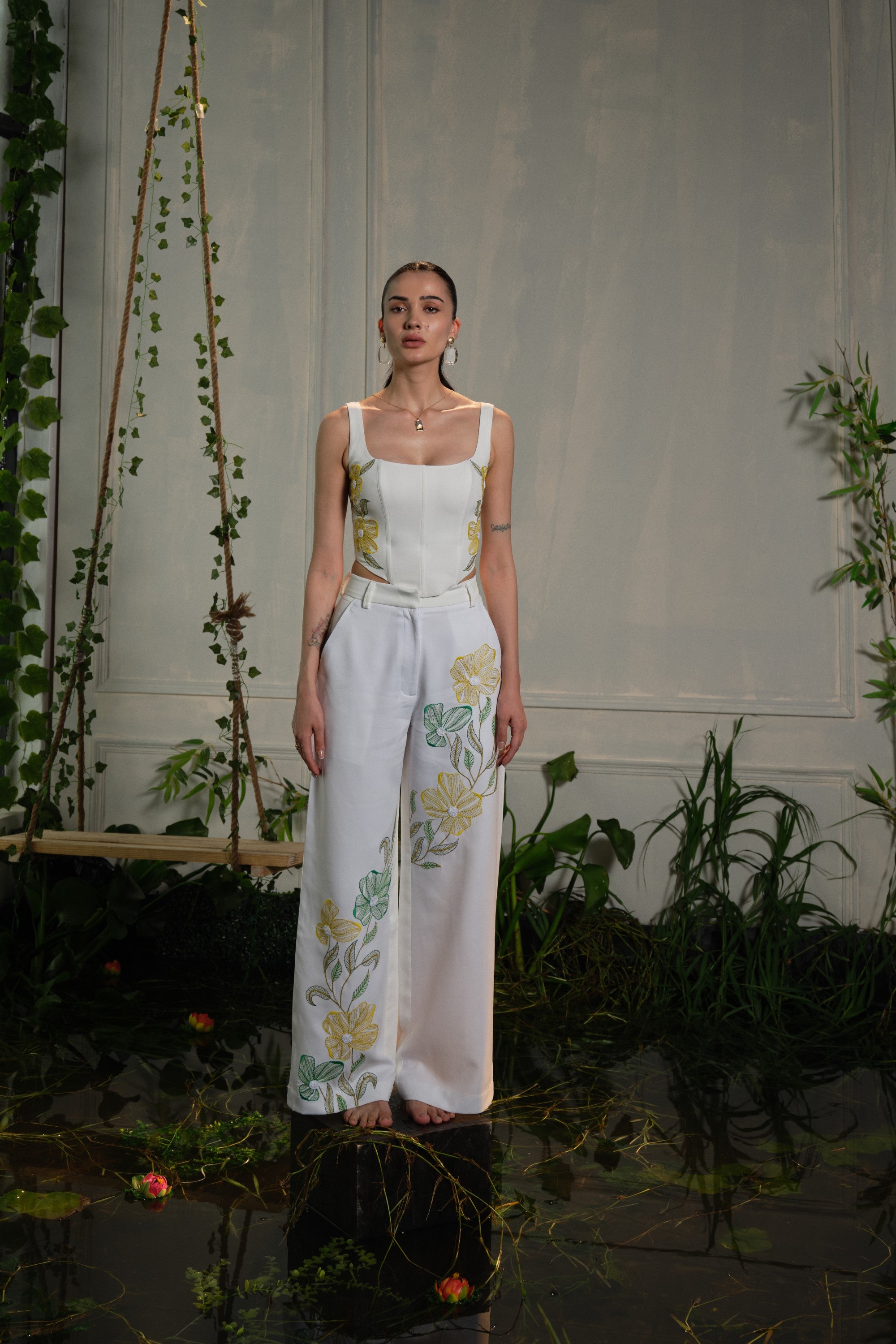 sela scenery white embroidered corset set