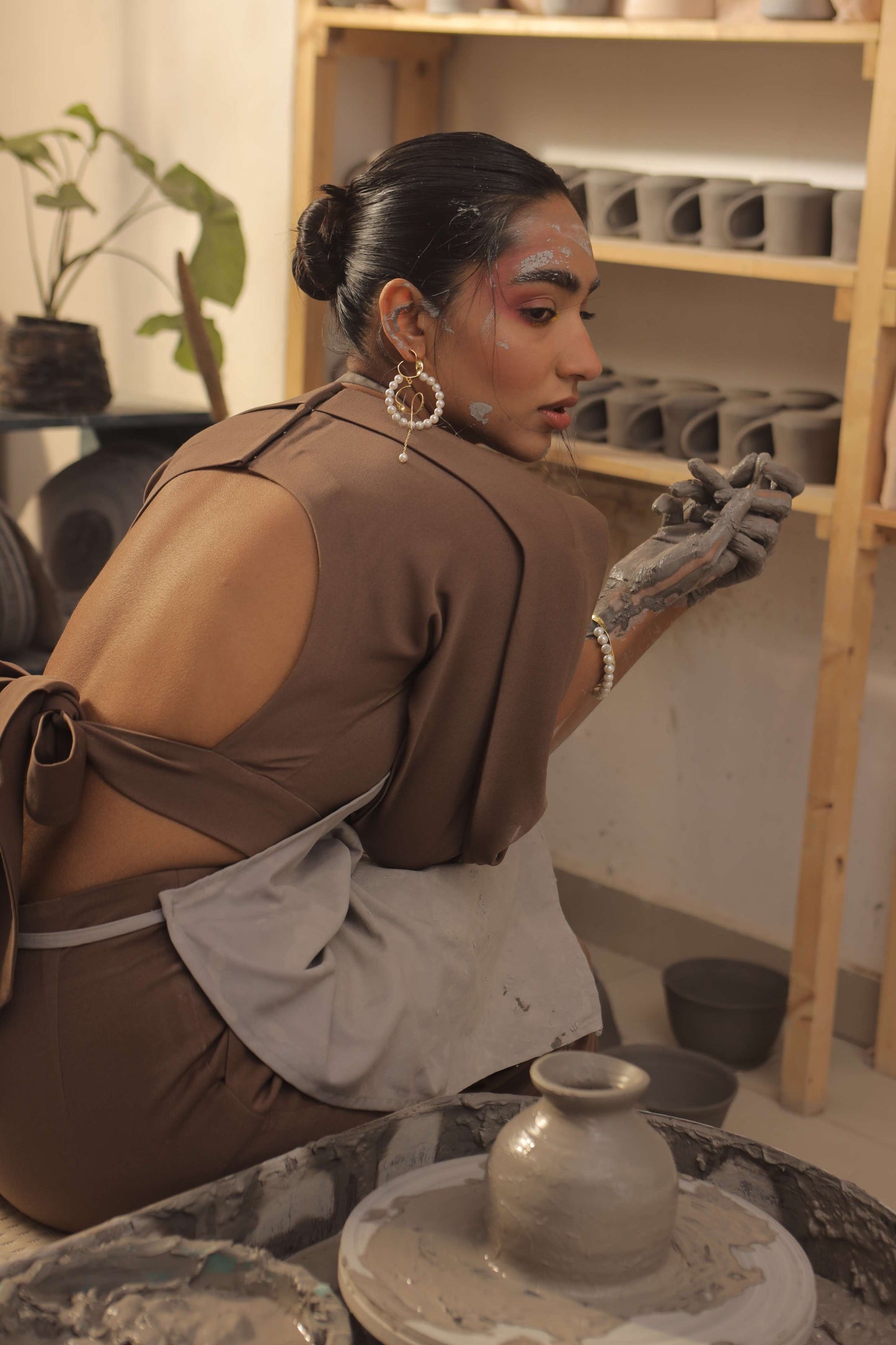 Bougie knot top with chain pants